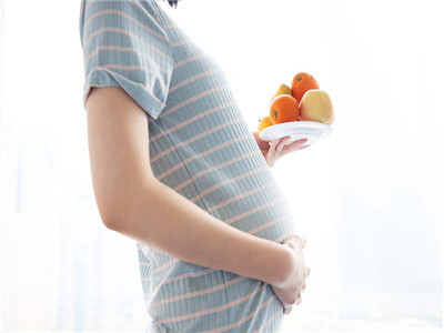夫妻离婚孩子两岁该归哪方
