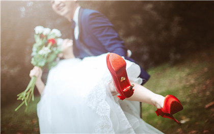 订婚礼金和彩礼的区别是什么